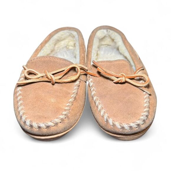 Minnetonka Women’s Sheepskin Lined Moccasin Slippers Size 7 Tan Suede Indoor Out - Picture 2 of 7